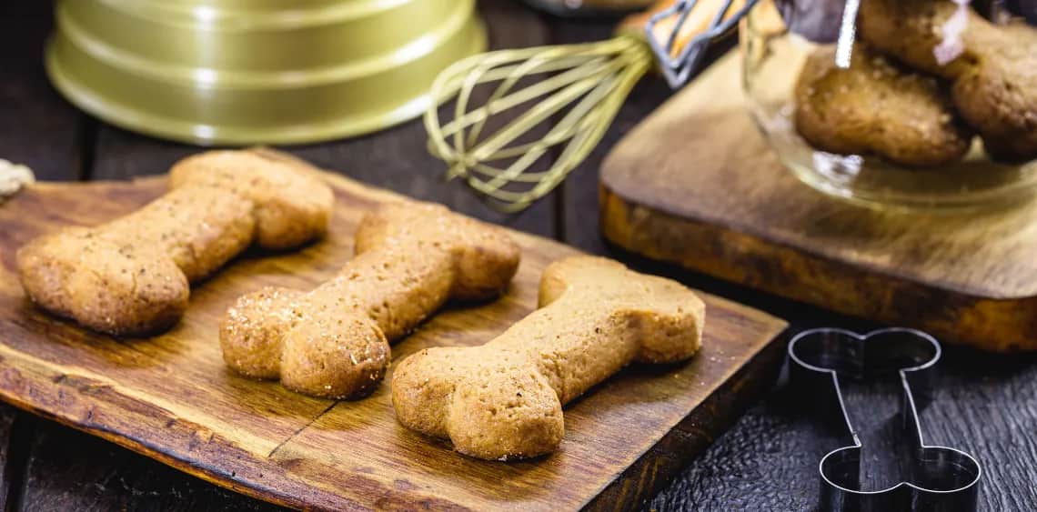 Zdrowe domowe smaczki dla psa: proste przepisy i lista zakazanych